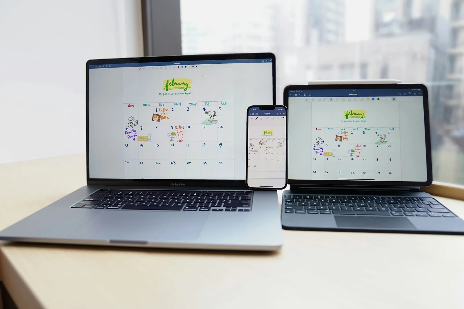 Kalender som vises likt på PC, mobil og nettbrett